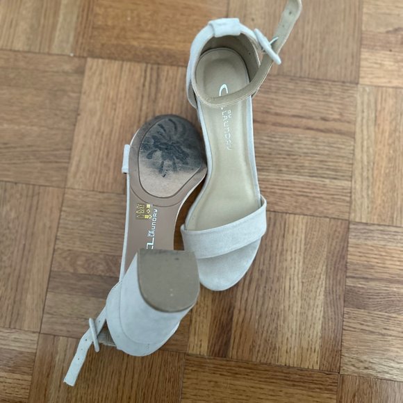 Cream Heel - Picture 2 of 3